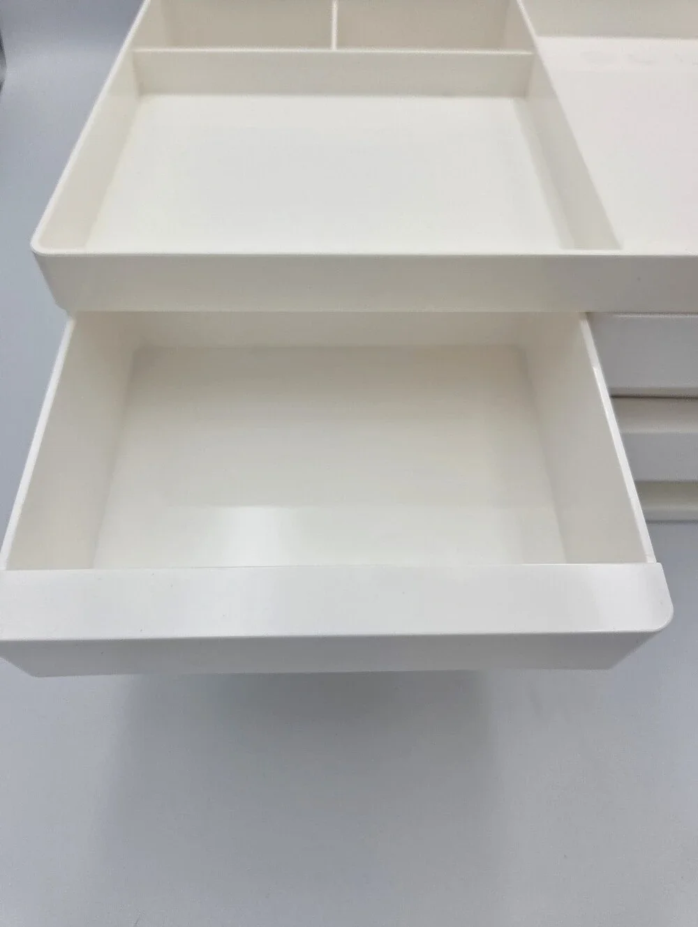 Business Source 11882 Desktop Organizer 4 Drawer & 4 Compartments White NIB